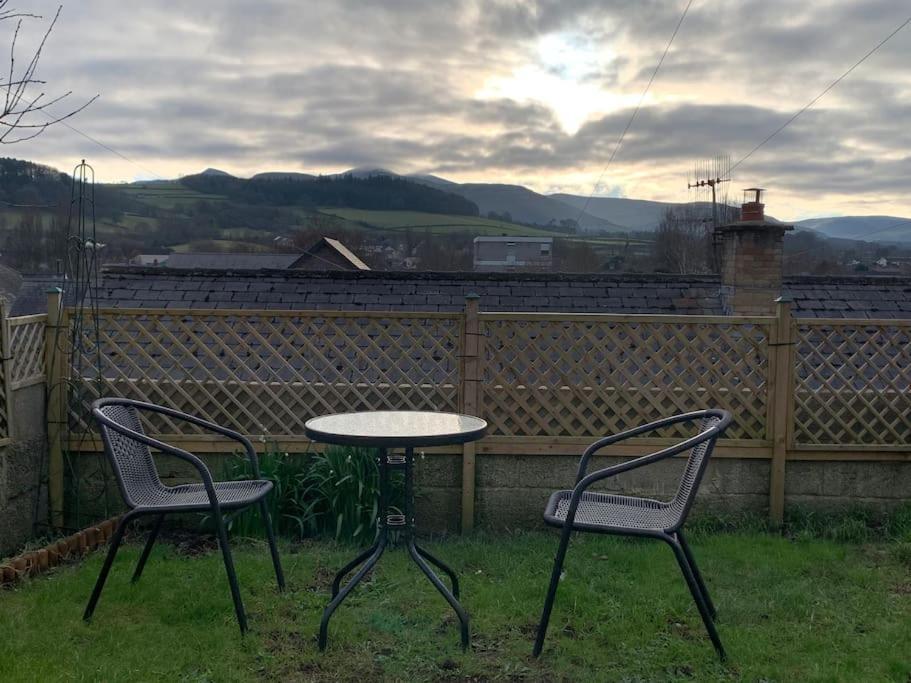 Mountain Views In The Heart Of Brecon Town Villa Exterior photo